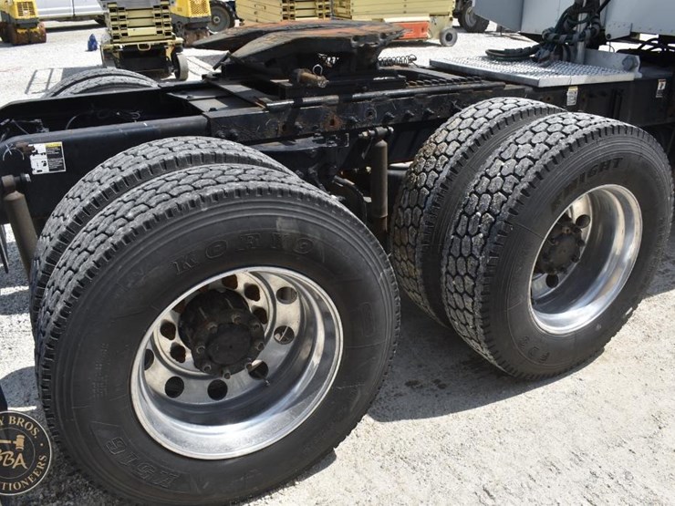2012-peterbilt-386-image-19