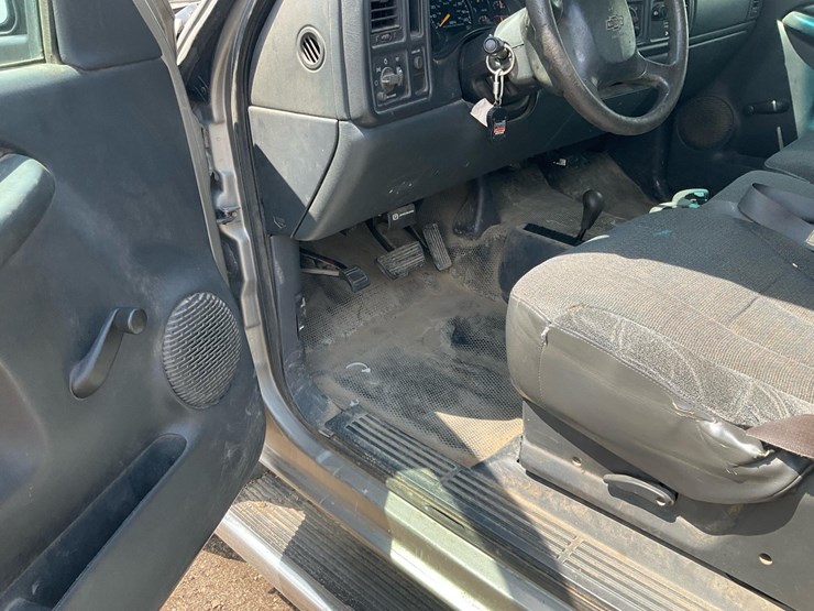2001-chevrolet-silverado-2500-image-23