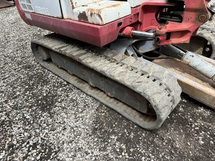 takeuchi-tb135-image-11