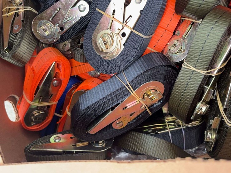 assorted-ratchet-tie-down-straps-image-3