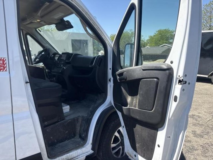 2023-dodge-3500-image-16