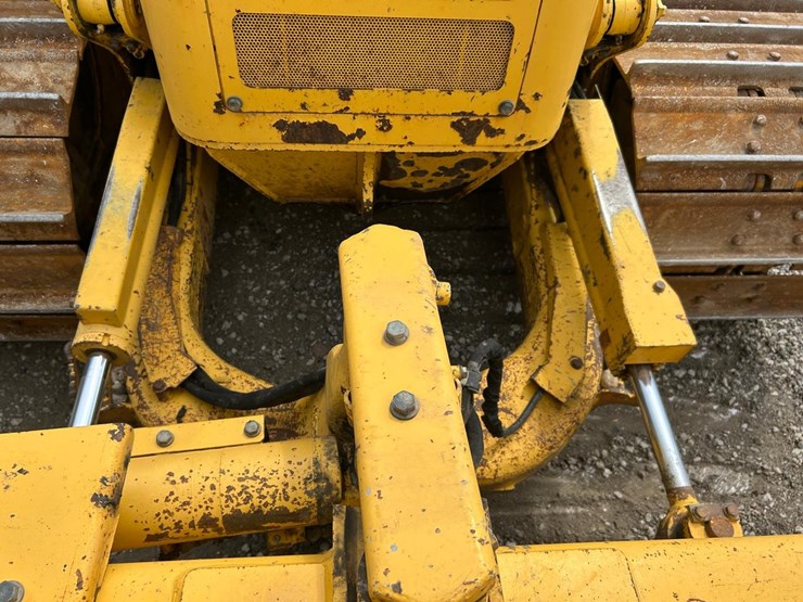 2016-komatsu-d39pxi-24-image-10