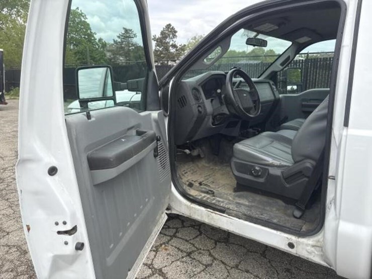 2015-ford-f250-xl-image-12
