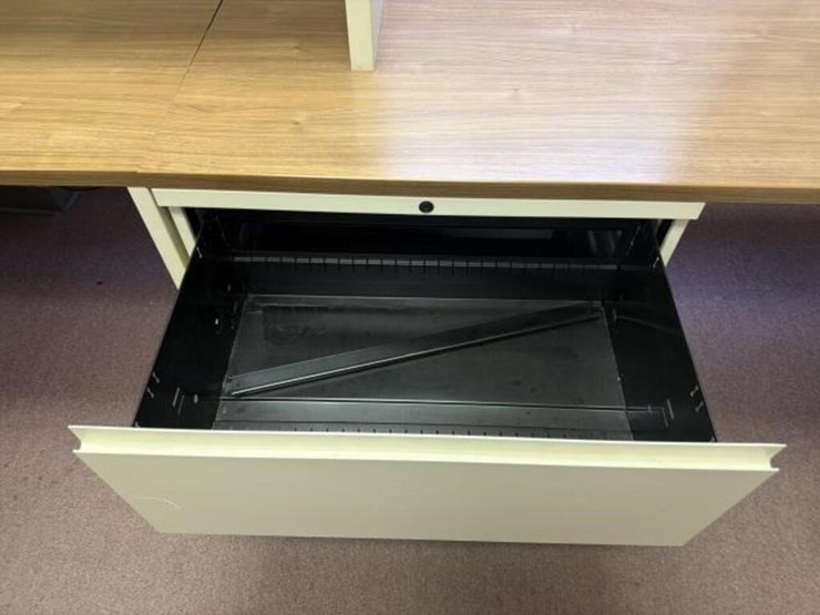 metal-executive-u--shape-desk,-overhead-hutch-a-image-7