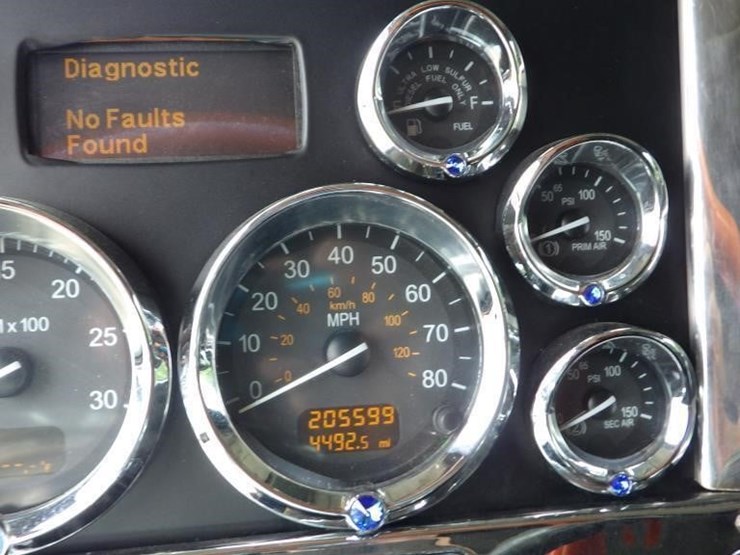 2008-peterbilt-389-image-27