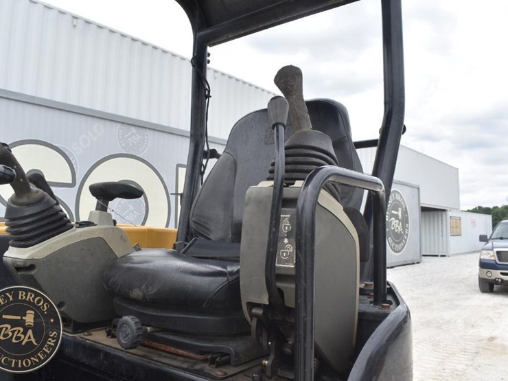 2016-caterpillar-305e2-cr-image-44