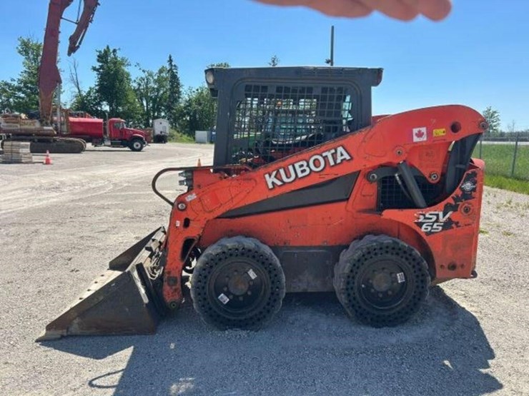 2018-kubota-ssv65-image-10