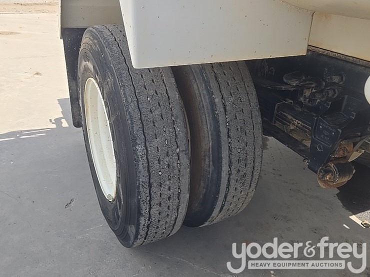 2019-ford-f750-xl-image-15