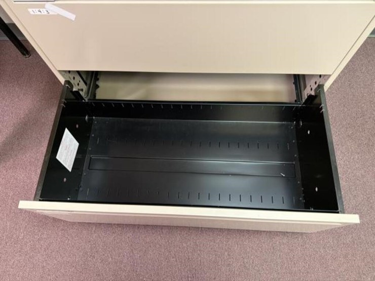4-drawer-metal-filing-cabinet-image-6