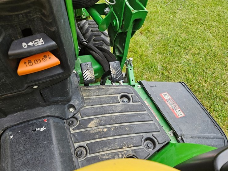 john-deere-1025r-image-38