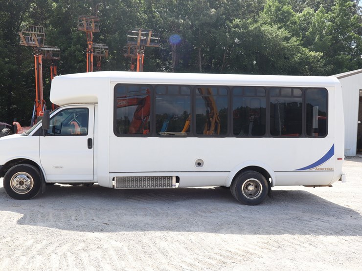 #309-•-15-passenger-church-van-image-26
