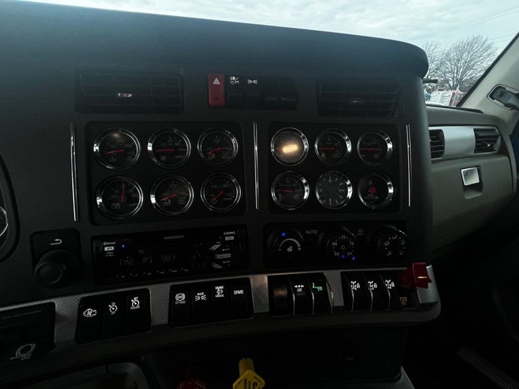 2020-kenworth-t880-image-15