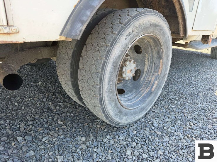 2004-ford-f550-image-31