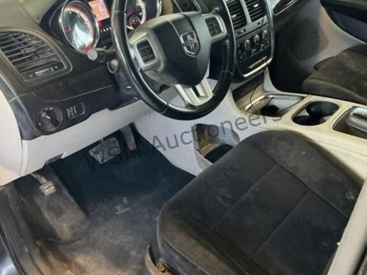 2013-dodge-grand-caravan-image-25