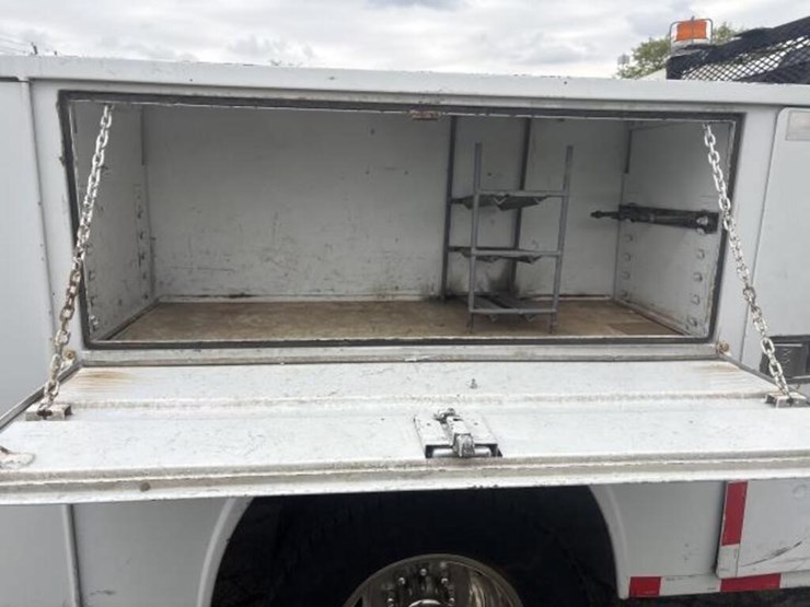 2014-dodge-3500-image-17