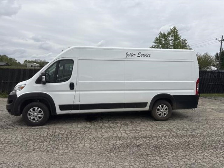 2024-dodge-3500-image-2