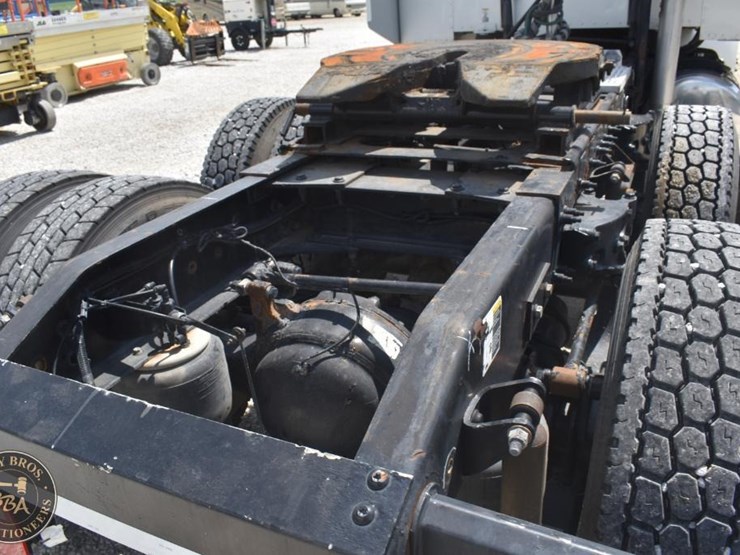 2012-peterbilt-386-image-18