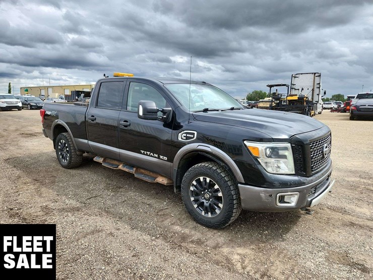 2016-nissan-titan-image-2