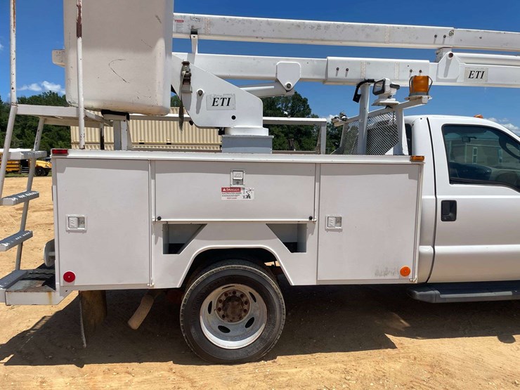 2006-ford-f550-image-16