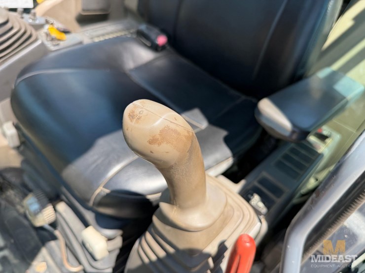 2011-deere-75d-image-20