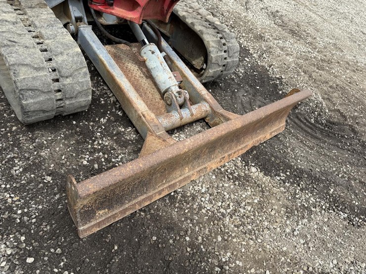 takeuchi-tb135-image-10