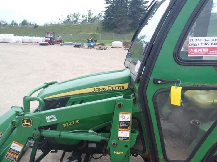 2011-john-deere-1023e-image-28