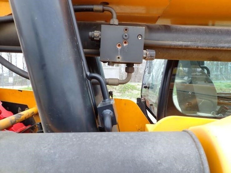 2010-jcb-510-56-image-52