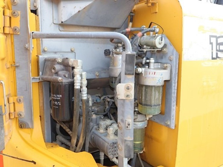 2016-deere-135g-image-25
