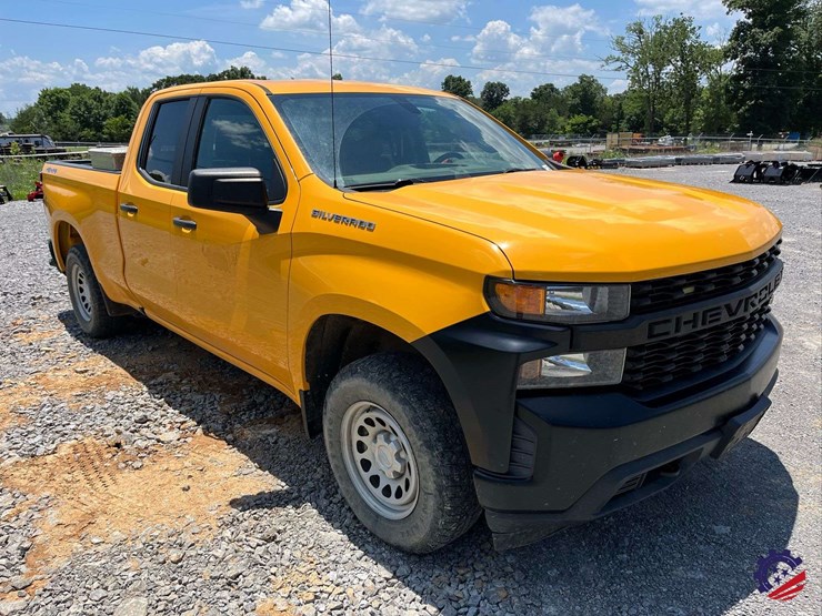 2021-chevrolet-silverado-4x4-pickup-truck-image-24