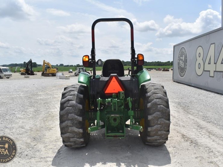 2021-john-deere-5045e-image-14