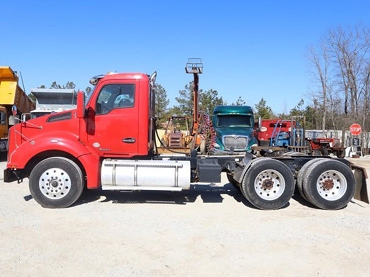 2015-kenworth-t880-image-2