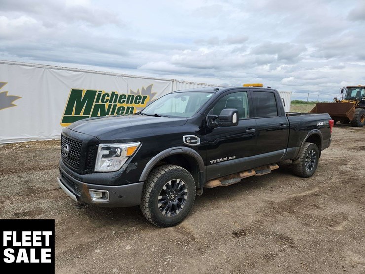 2016-nissan-titan-image-1