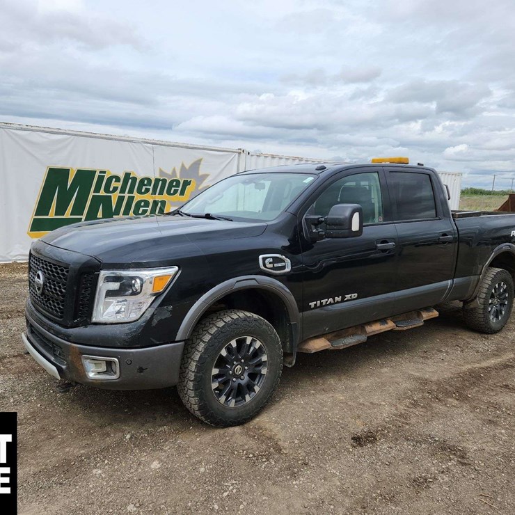2016 NISSAN TITAN
