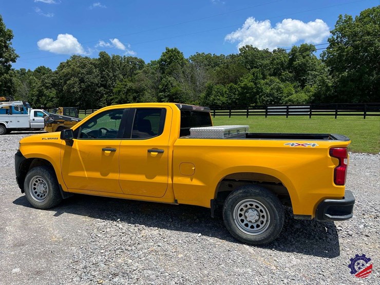 2021-chevrolet-silverado-4x4-pickup-truck-image-2