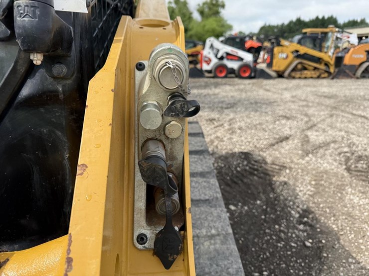 2024-caterpillar-255-image-11