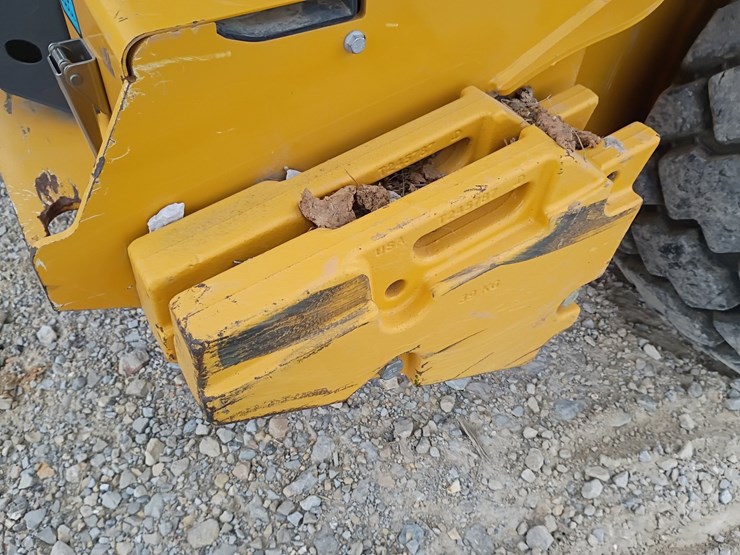 2022-deere-330g-image-27