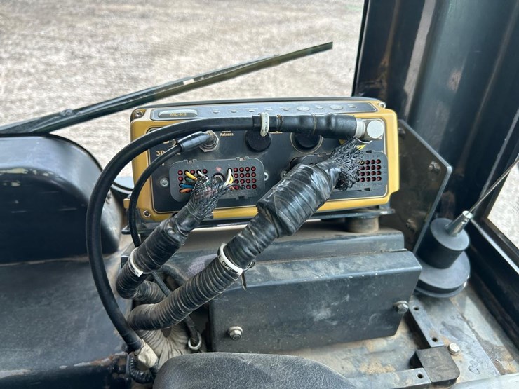 2016-komatsu-d39pxi-24-image-32