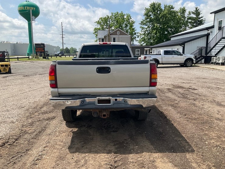 2001-chevrolet-silverado-2500-image-6