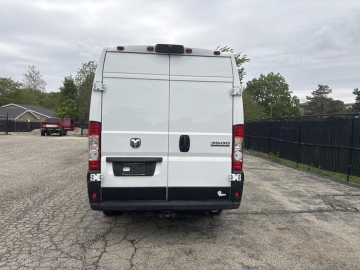 2023-dodge-3500-image-4