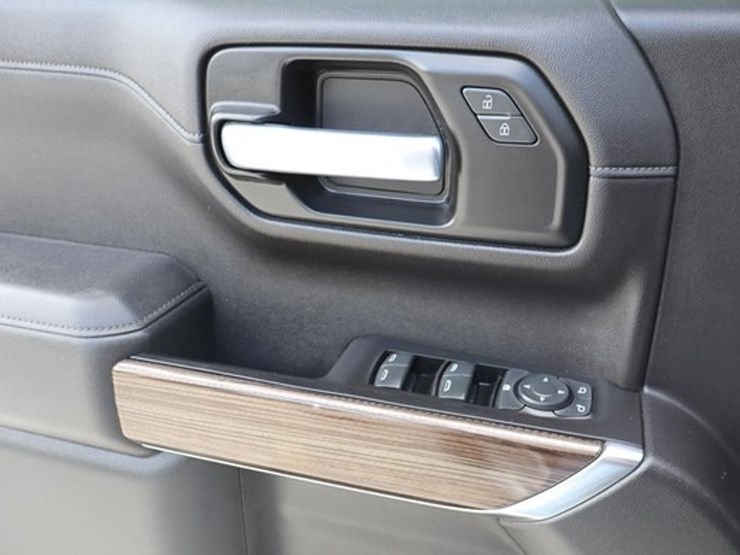 2020-chevrolet-silverado-1500-lt-image-19