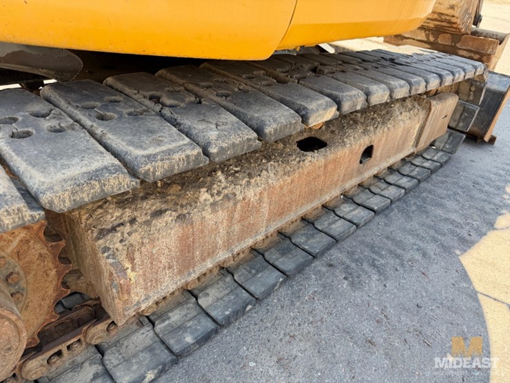 2011-deere-75d-image-25