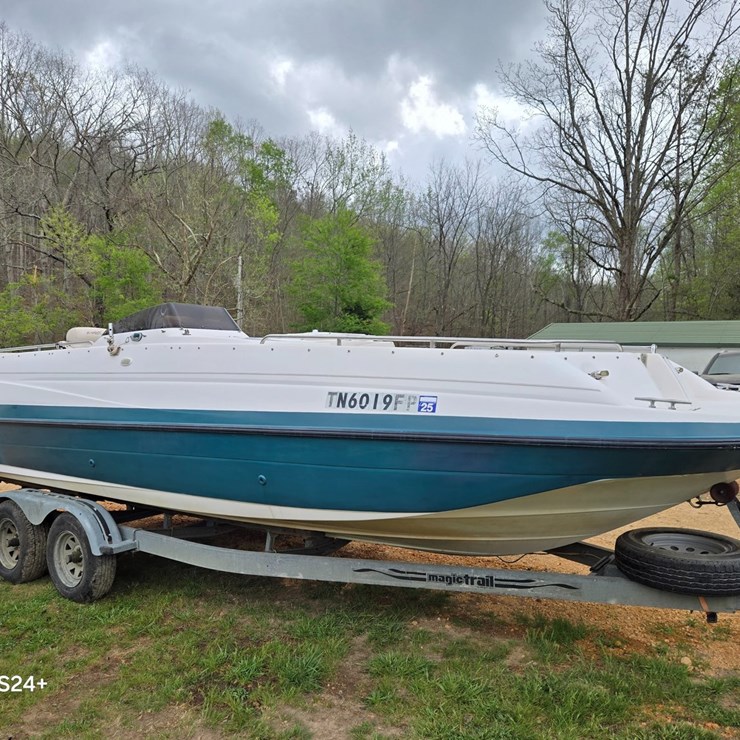 #256 • 1999 MONTEREY 230 EXPLORER DECK BOAT - LOCATED IN CENTERVILLE,TN