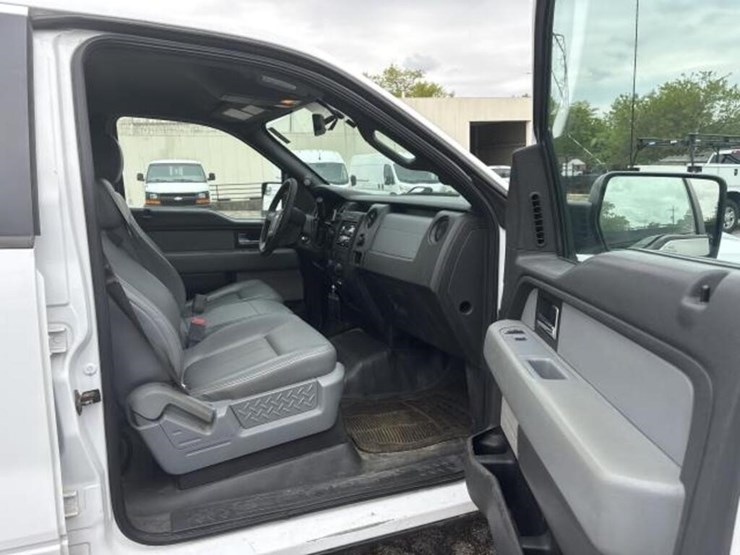 2014-ford-f150-xl-image-16
