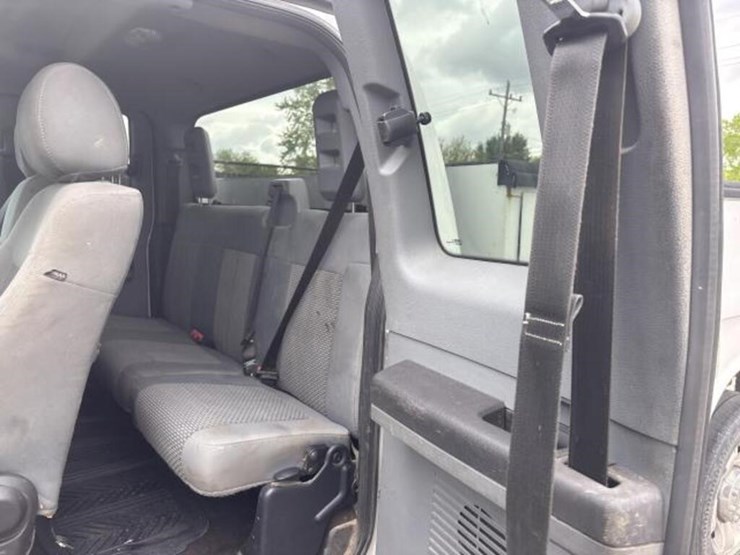 2014-ford-f350-xlt-image-24