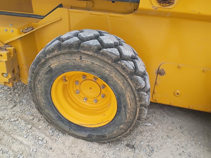 2022-deere-330g-image-64