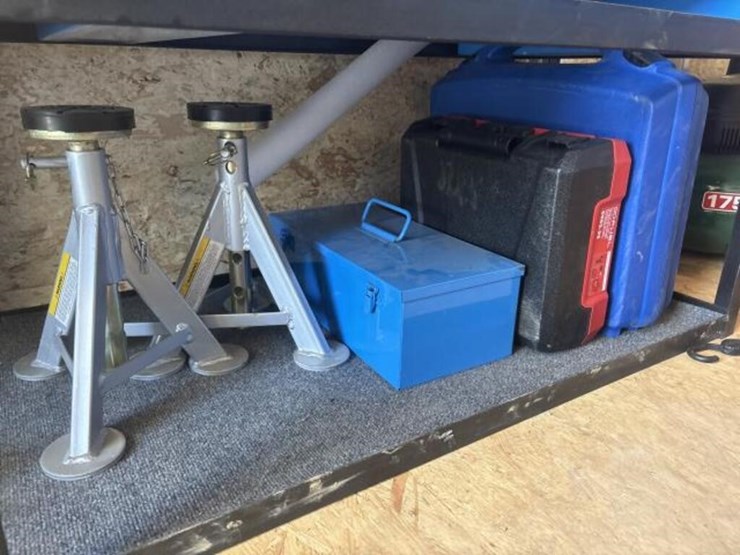 mueller-8in-gas-tapping-trailer-image-36
