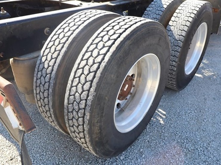 2015-kenworth-t880-image-13