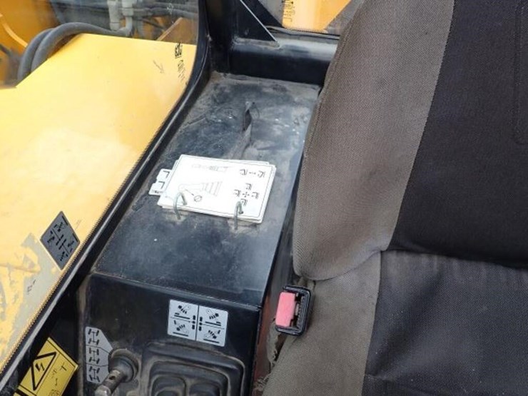 2010-jcb-510-56-image-23