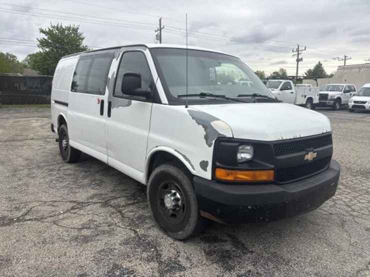 2010-chevrolet-express-g2500-image-6