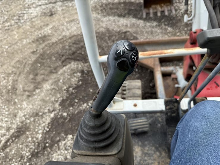takeuchi-tb135-image-24